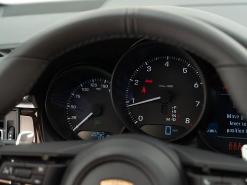 Certified 2025 Porsche Macan image 30