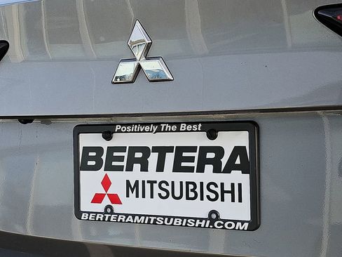 Used 2024 Mitsubishi Outlander SE image 32