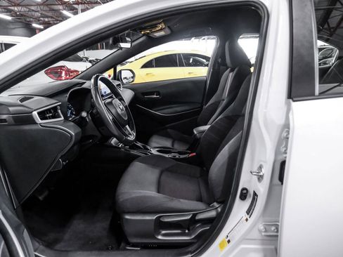 Used 2024 Toyota Corolla SE FWD image 3