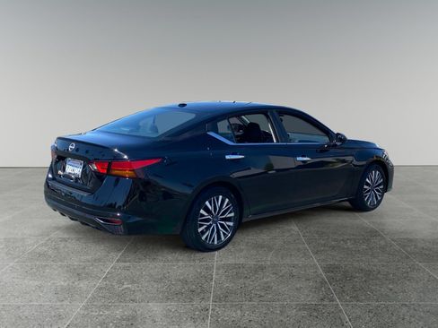 Used 2025 Nissan Altima 2.5 SV FWD image 5