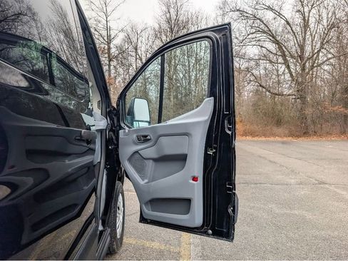 Used 2019 Ford Transit 350 XLT image 11