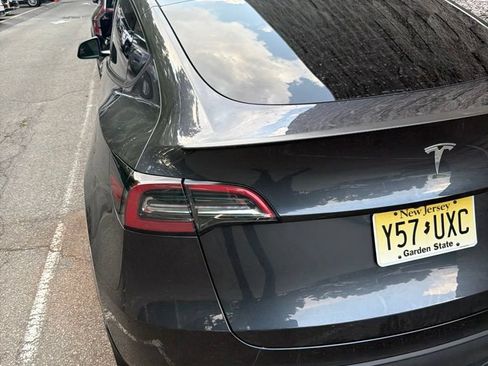 Used 2024 Tesla Model Y Performance AWD/4WD image 2