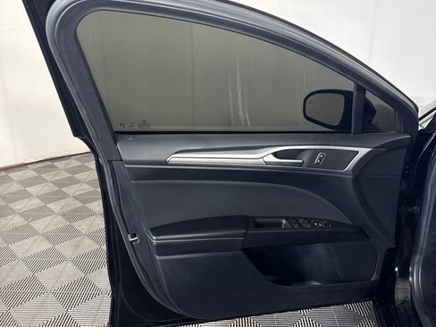 Used 2020 Ford Fusion SE AWD/4WD image 14