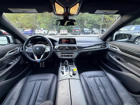 Used 2019 BMW 740i w/ M Sport Package RWD image 2