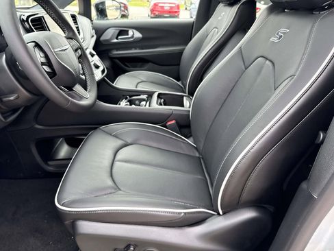 New 2026 Chrysler Pacifica Limited w/ S Appearance Package image 17