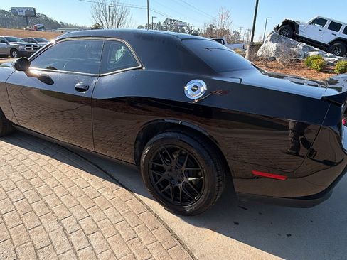 Used 2019 Dodge Challenger SXT image 10