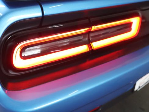 Used 2016 Dodge Challenger R/T Scat Pack w/ Leather Interior Group image 32