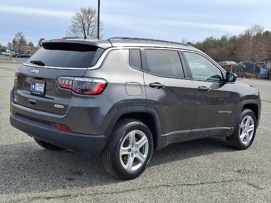 Used 2023 Jeep Compass Latitude AWD/4WD image 12