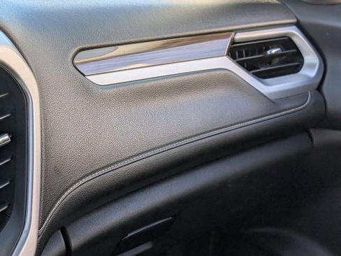 Used 2019 GMC Acadia SLE image 24