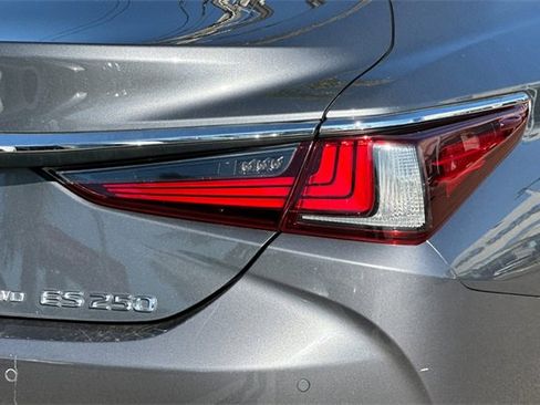 Used 2021 Lexus ES 250 250 w/ Premium Package image 29