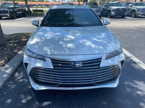 Used 2021 Toyota Avalon XLE FWD image 2