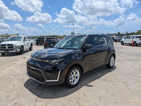 Certified 2023 Kia Soul LX w/ LX Technology Package FWD image 4