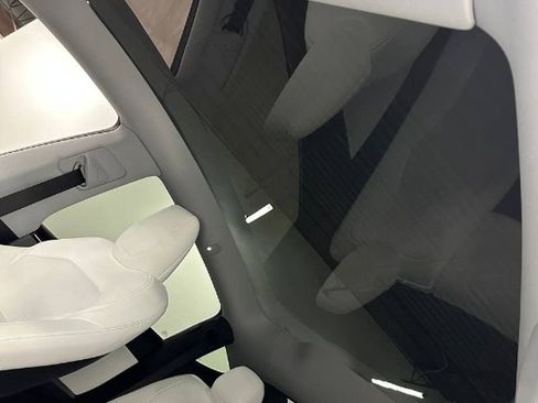 Used 2026 Tesla Model Y Long Range image 38