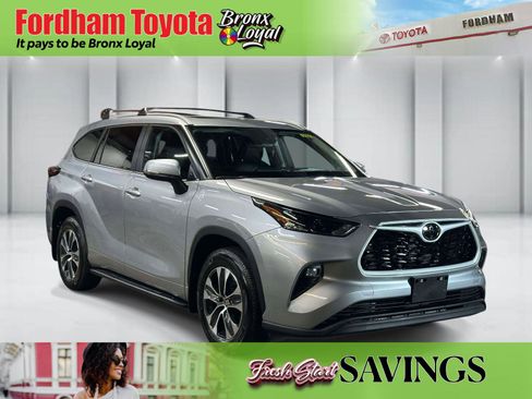 Used 2025 Toyota Highlander XLE image 1