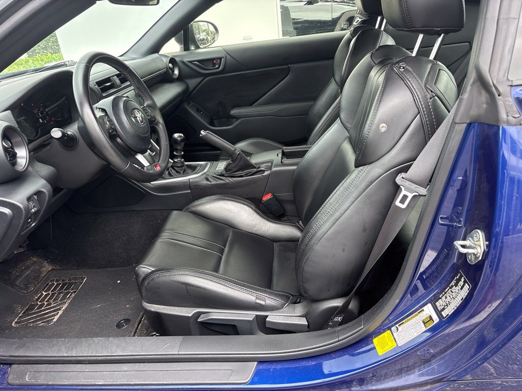Used 2023 Toyota GR86 RWD image 5