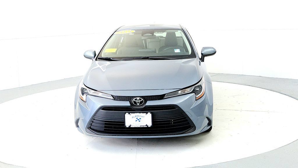 Used 2023 Toyota Corolla LE w/ Carpet Mat Package (TMS) FWD image 8