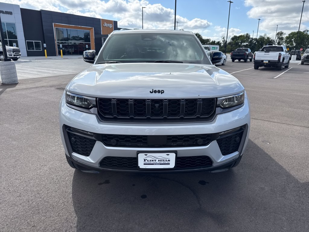 Used 2026 Jeep Grand Cherokee Limited AWD/4WD image 8