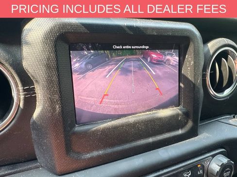Used 2018 Jeep Wrangler Unlimited Sahara AWD/4WD image 5