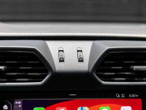 Used 2021 Lamborghini Urus image 94