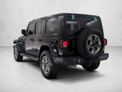 Used 2018 Jeep Wrangler Unlimited Sahara AWD/4WD image 8