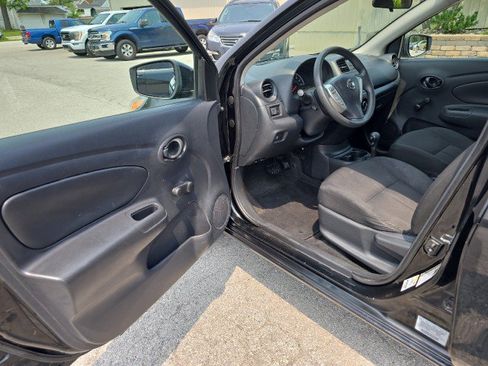 Used 2016 Nissan Versa S FWD image 13