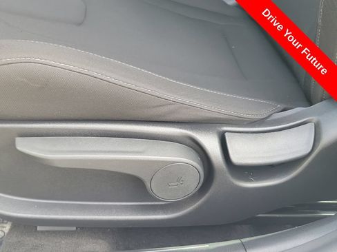 Used 2025 Hyundai Elantra Sport FWD image 17