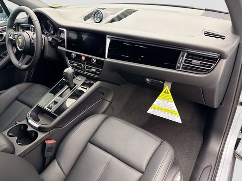 Used 2026 Porsche Macan AWD/4WD image 20