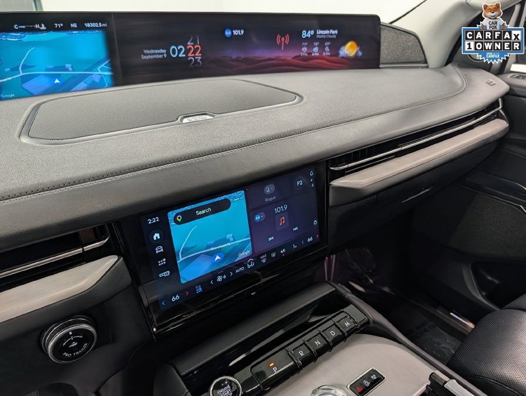 Used 2025 Lincoln Navigator Reserve AWD/4WD image 12