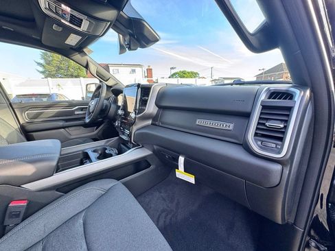 New 2026 RAM 1500 4x4 Crew Cab image 18