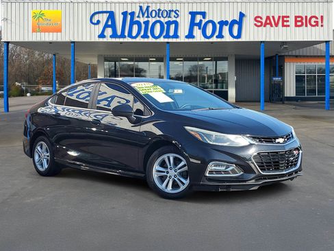 Used 2018 Chevrolet Cruze LT FWD image 1