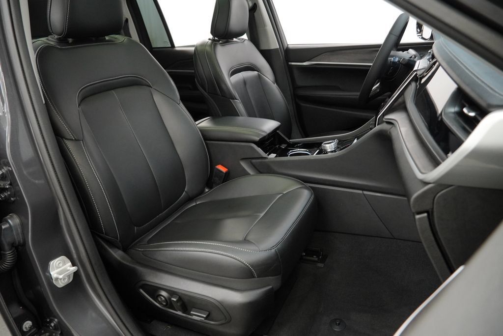 Used 2023 Jeep Grand Cherokee 4WD 4xe image 43