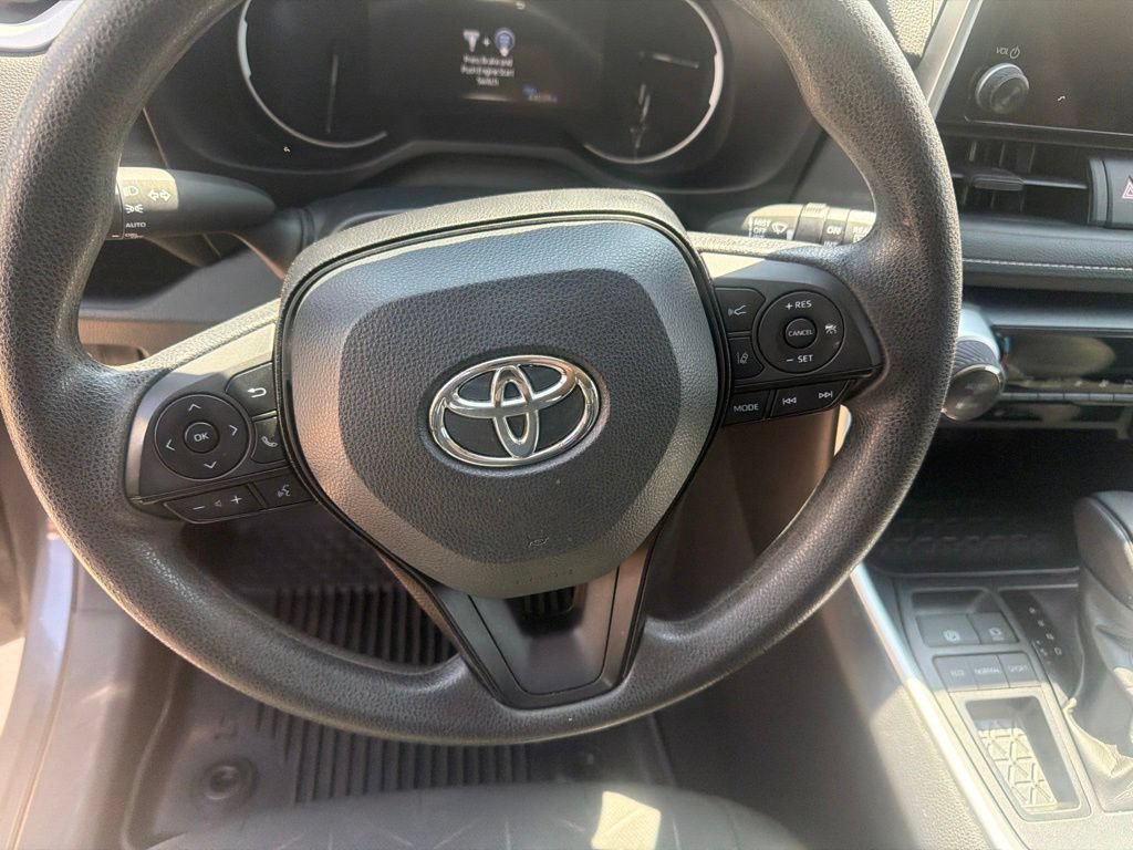 Used 2024 Toyota RAV4 XLE FWD image 17