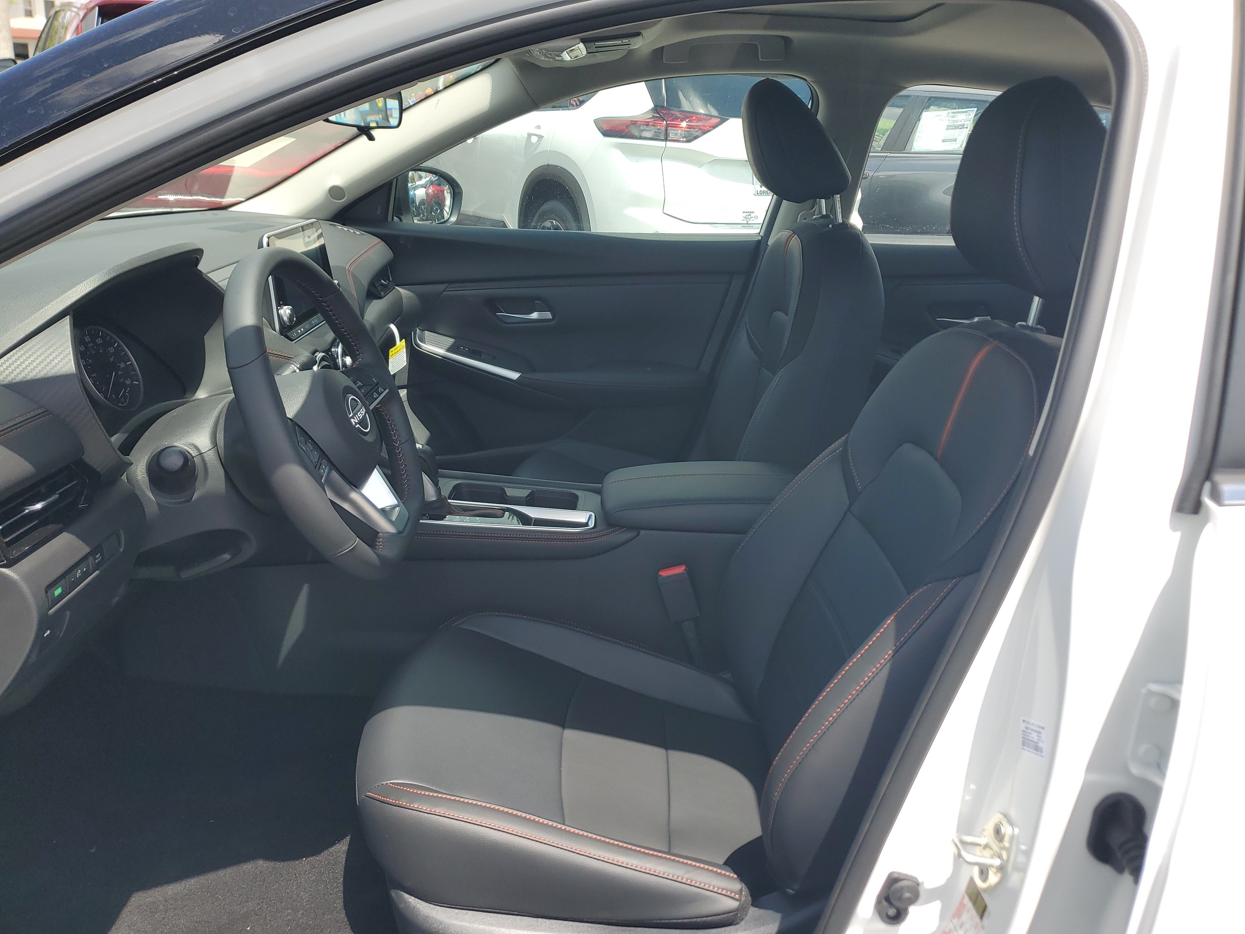 Used 2025 Nissan Sentra SR w/ SR Premium Package FWD image 9