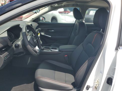 Used 2025 Nissan Sentra SR w/ SR Premium Package FWD image 9
