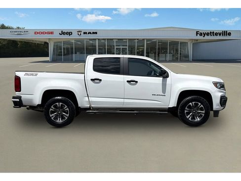 Used 2022 Chevrolet Colorado Z71 AWD/4WD image 2