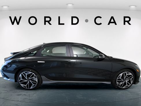 Used 2023 Hyundai Ioniq 6 SEL RWD image 2
