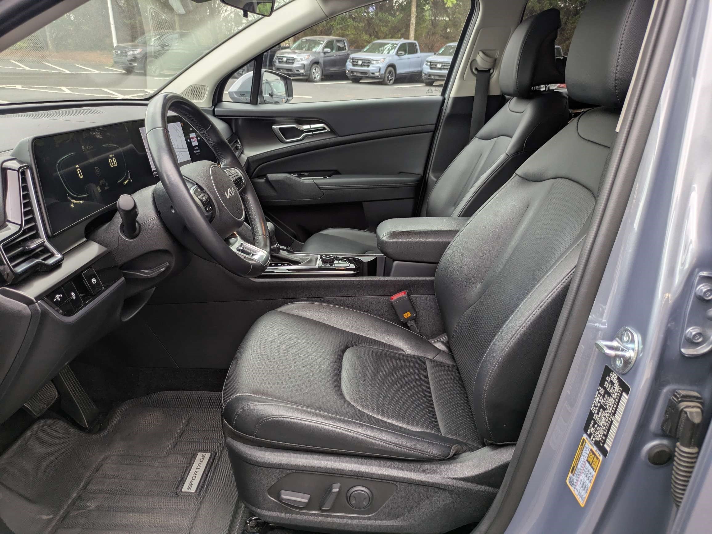 Used 2025 Kia Sportage EX FWD image 26