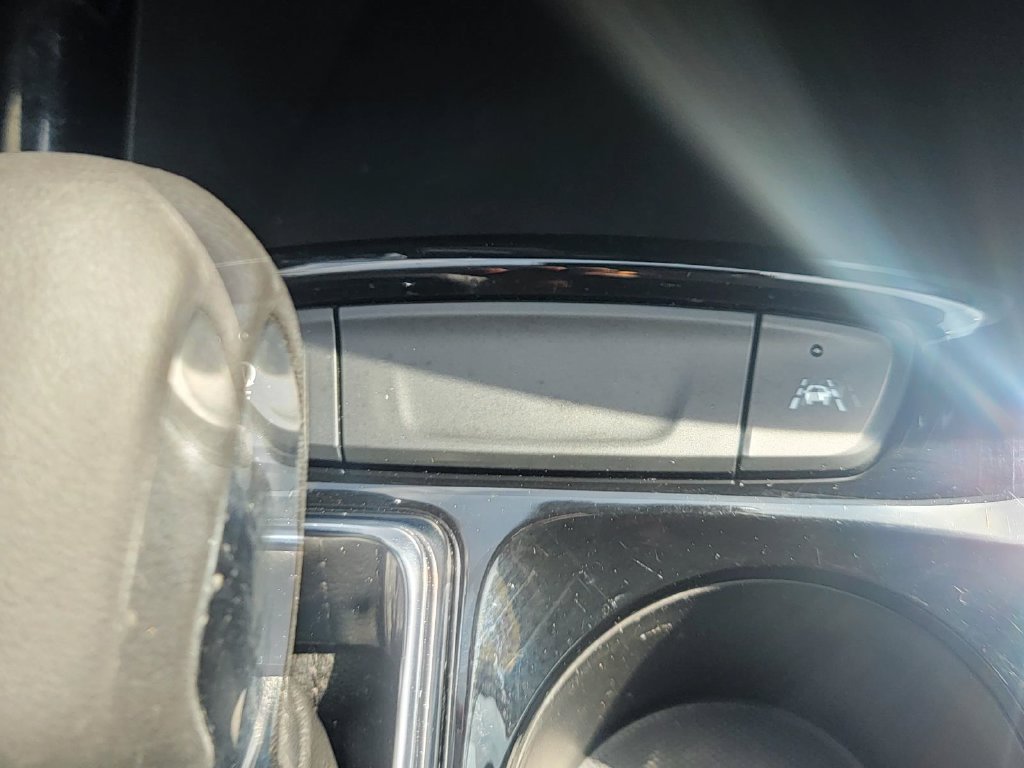 Used 2025 Chevrolet Trax LT FWD image 30