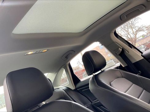 Certified 2024 Volkswagen Jetta SE w/ Panoramic Sunroof Package image 29