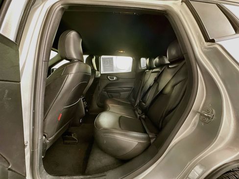 Used 2025 Jeep Compass Trailhawk AWD/4WD image 29