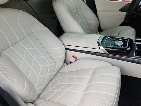 Used 2025 BMW 740i xDrive AWD/4WD image 14