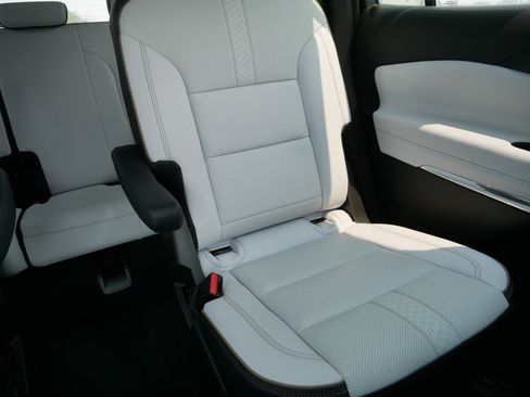Used 2026 Chevrolet Traverse High Country AWD/4WD image 14