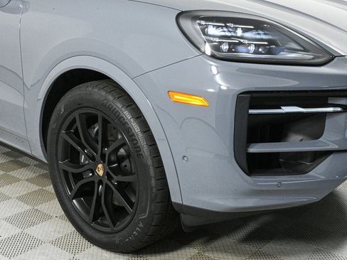 New 2025 Porsche Cayenne Coupe image 37