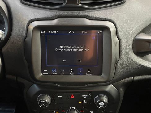 Used 2023 Jeep Renegade Latitude AWD/4WD image 17