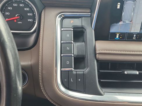 Used 2021 Chevrolet Suburban High Country w/ Premium Package image 17