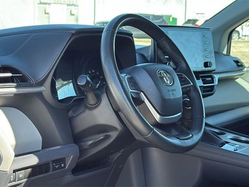Used 2023 Toyota Sienna XLE image 13