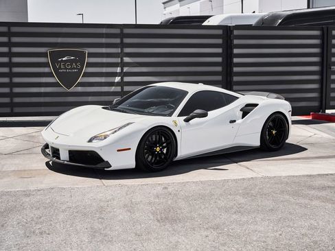 Used 2017 Ferrari 488 GTB RWD image 5