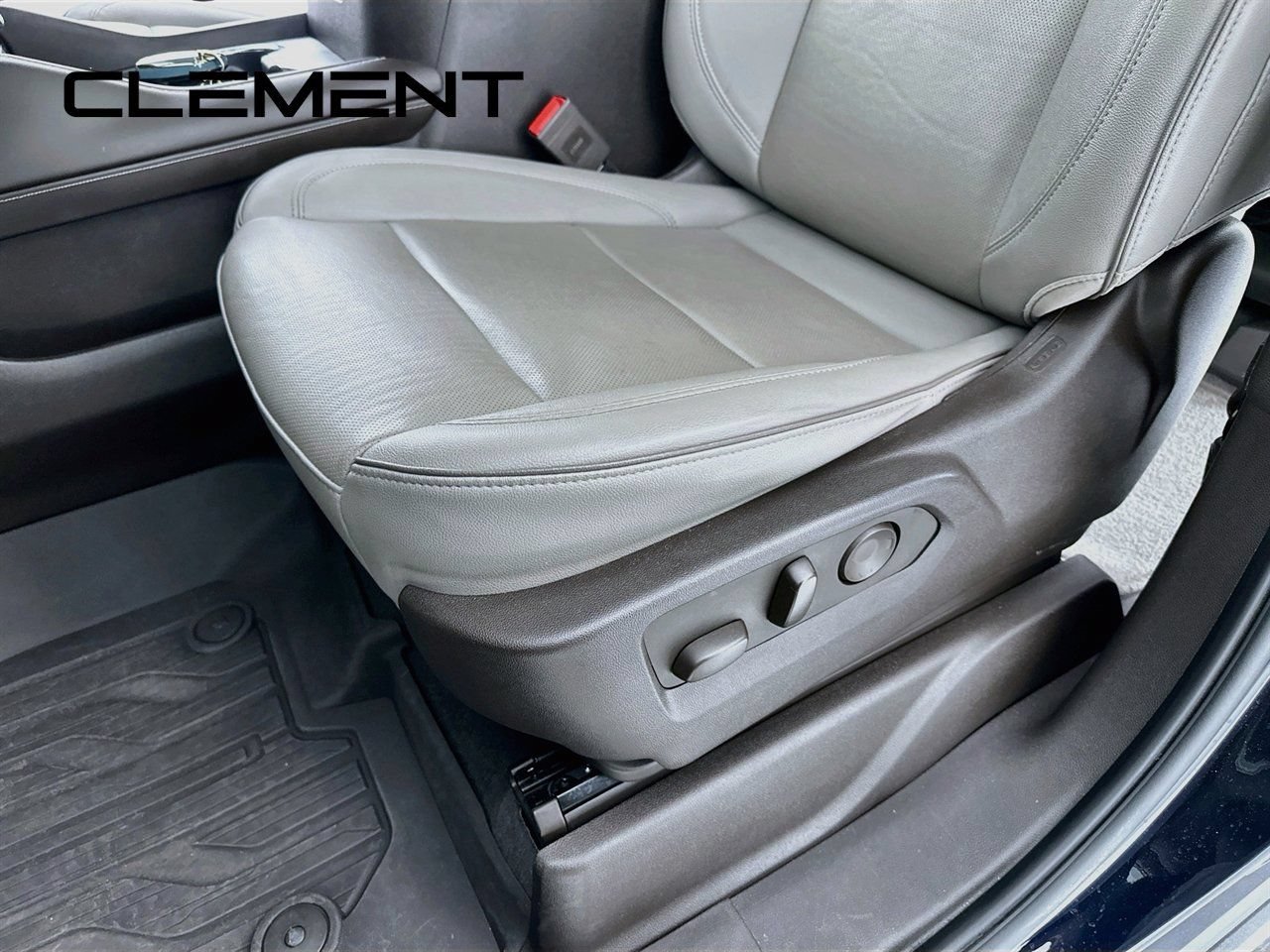 Used 2023 GMC Yukon SLT w/ SLT Premium Package AWD/4WD image 30