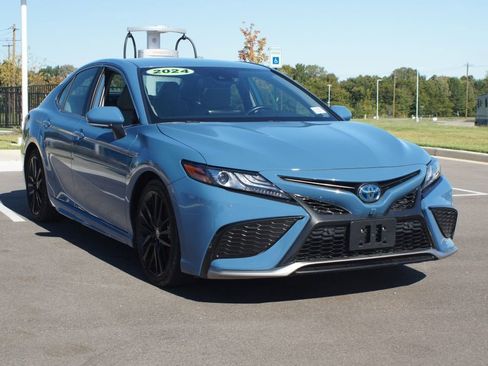 Used 2024 Toyota Camry XSE image 2