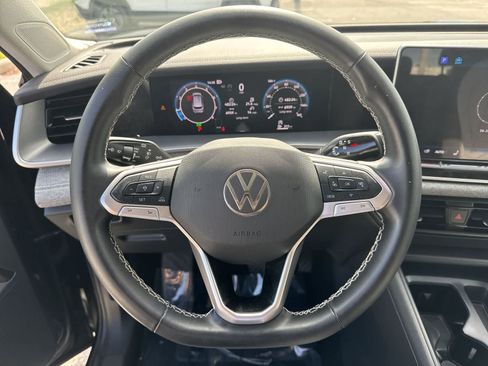 Certified 2025 Volkswagen Tiguan S w/ 18" Wheel Package FWD image 21